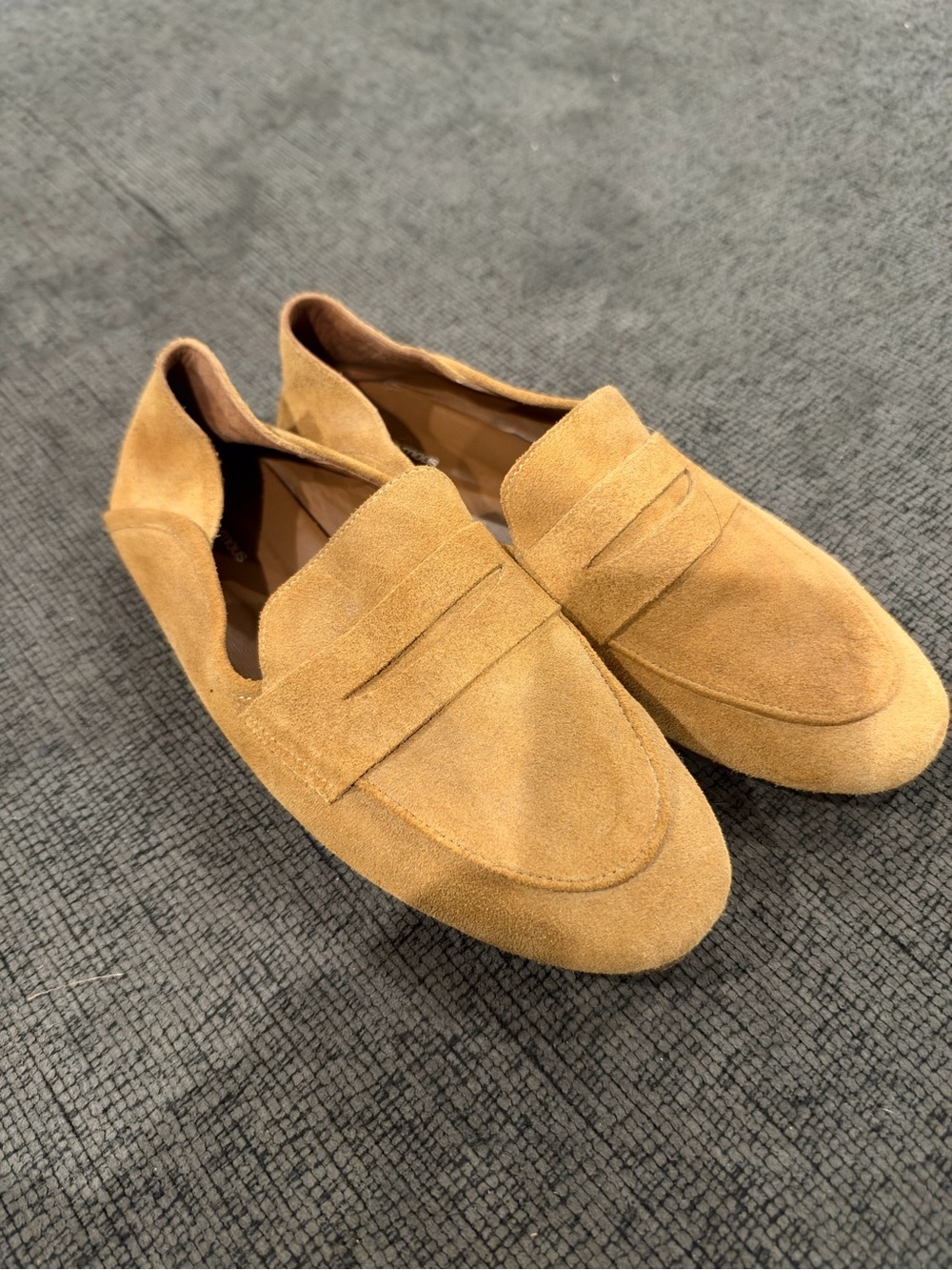 Women's Suede Penny Loafers in Camel Size 8.5